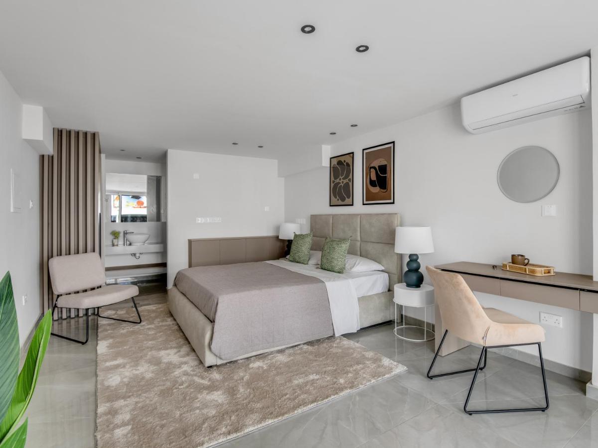 Sanders Crystal Larnaca Esterno foto